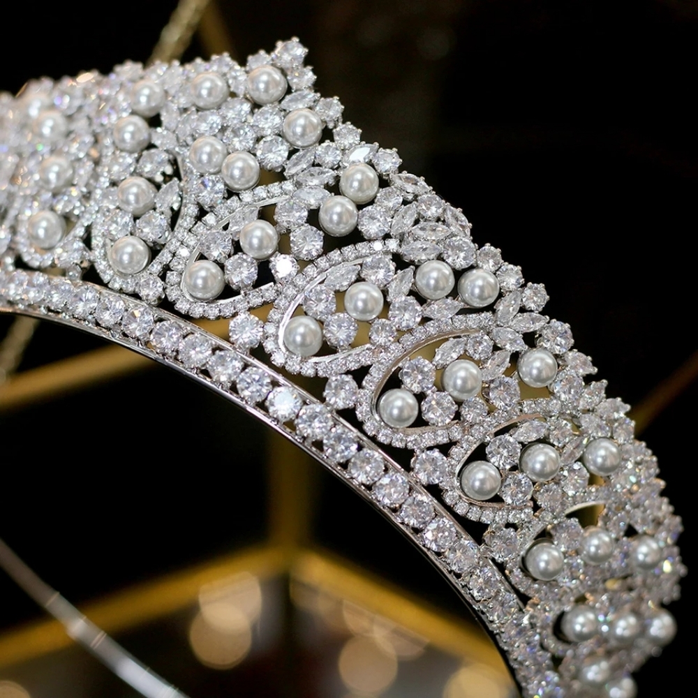 Swarovski crystals and peal crown tiara - Picture 2 of 6